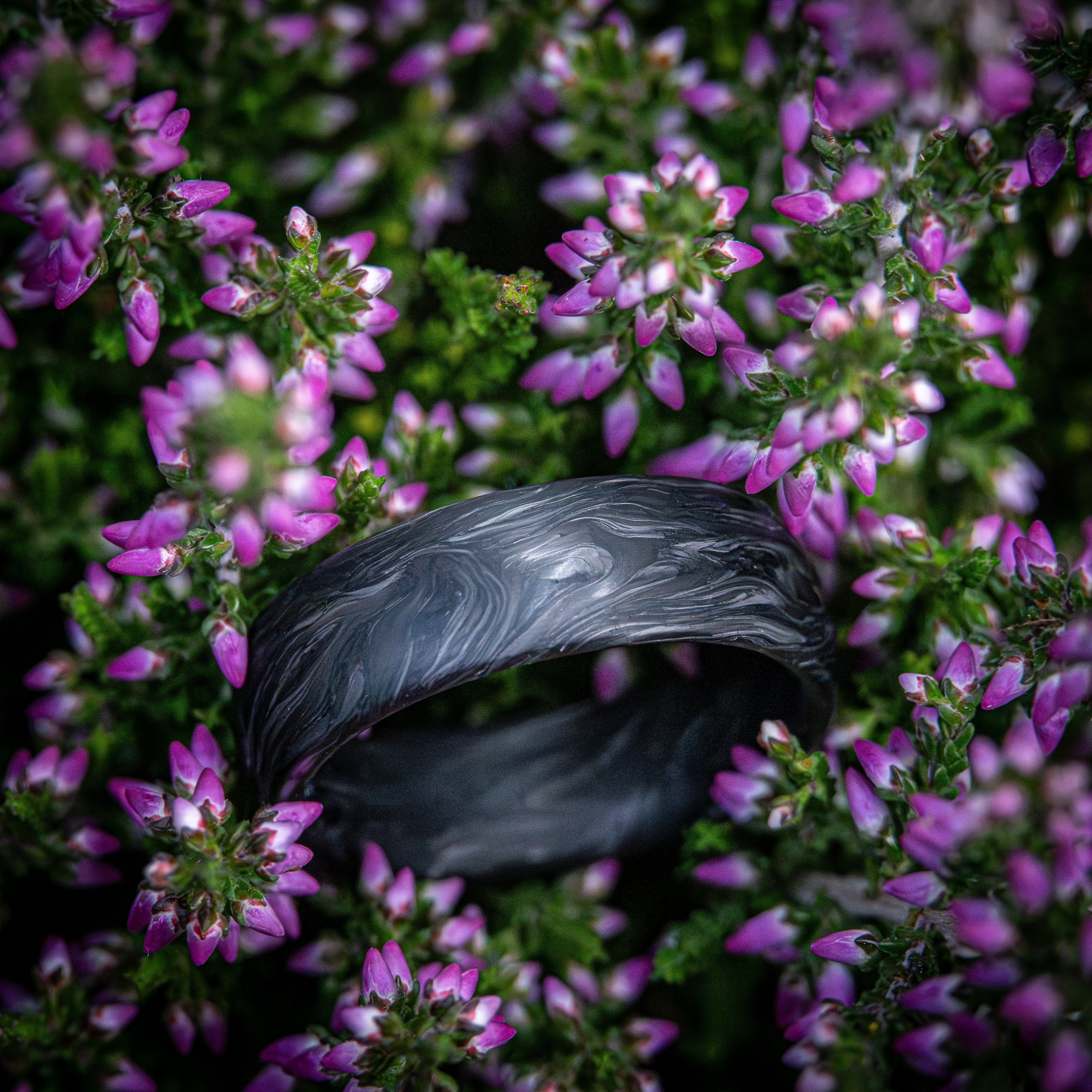 Ručně vyrobený magický černý prsten z uhlíkového vlákna