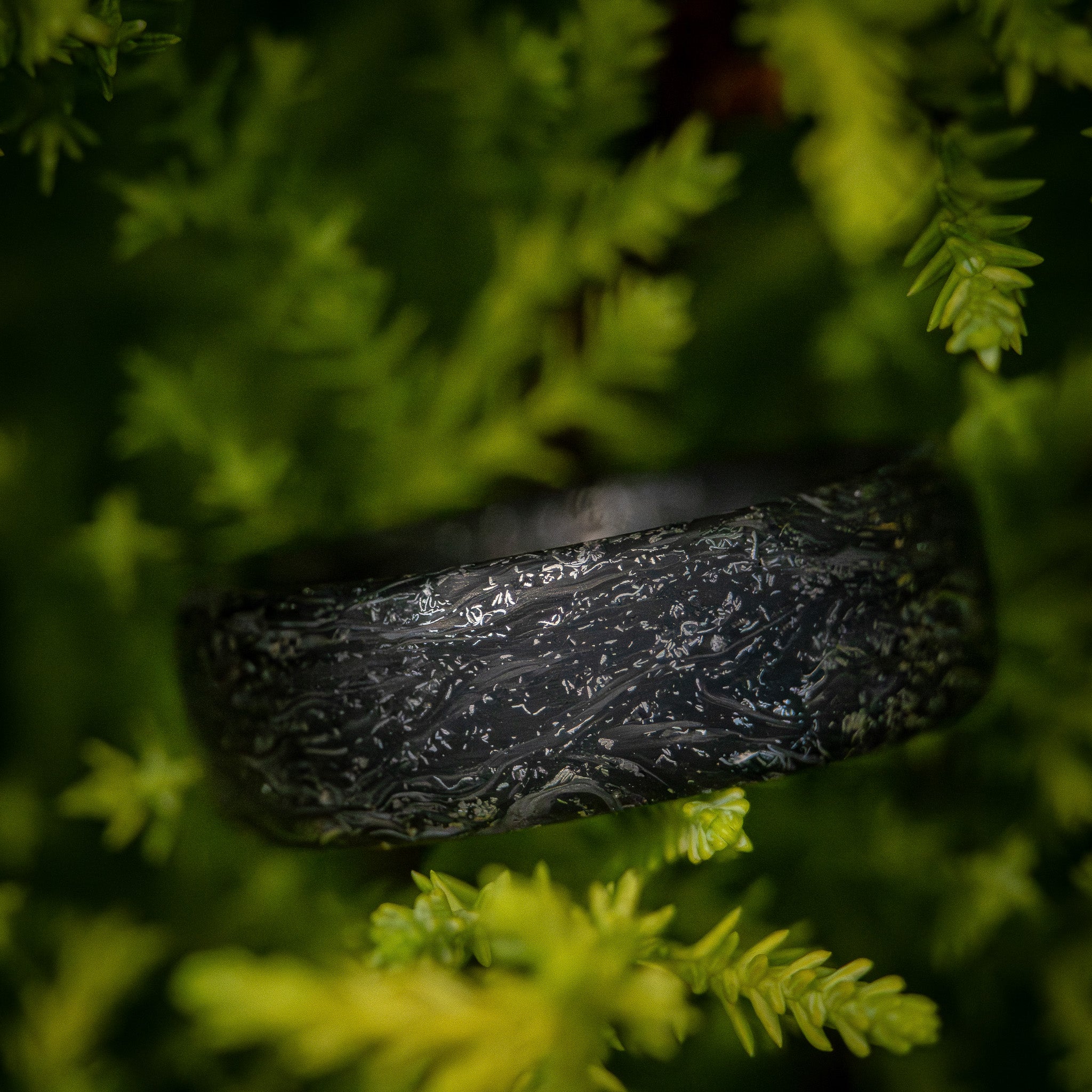 Carbon fiber ring with titanium shavings